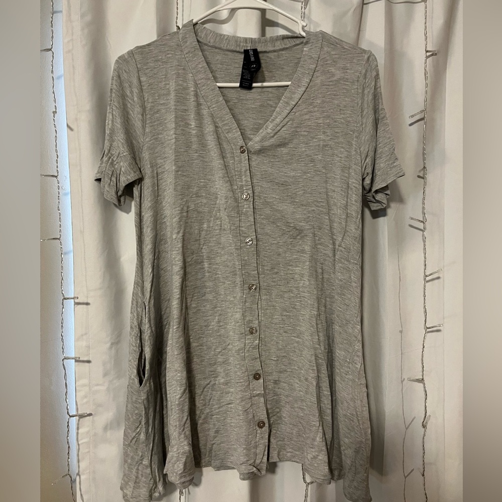 Grey blouse with pockets